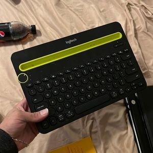 Logitech keyboard Bluetooth